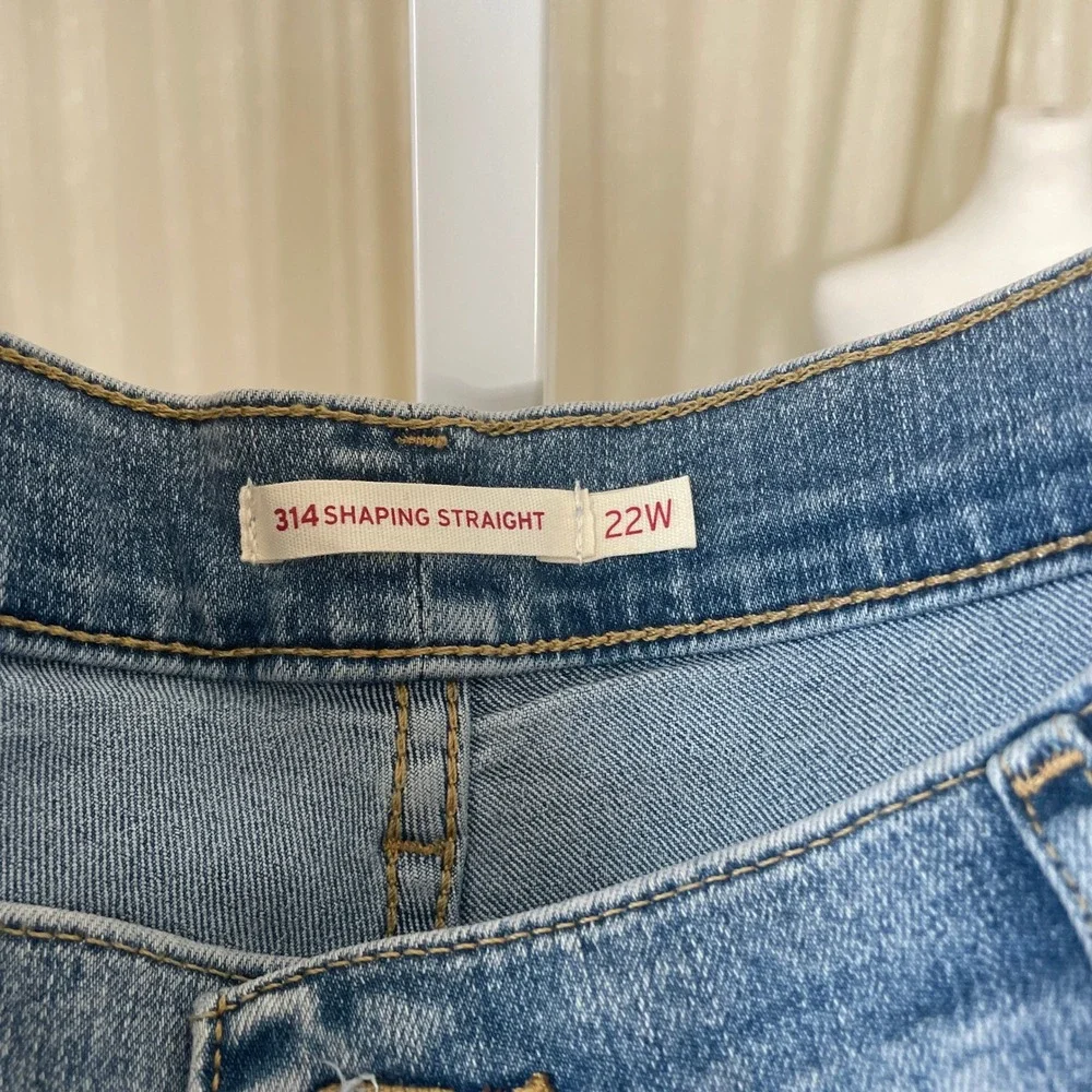 Levis Women 314 Shaping Straight Jeans 22W Blue Light Wash Tummy Control Stretch